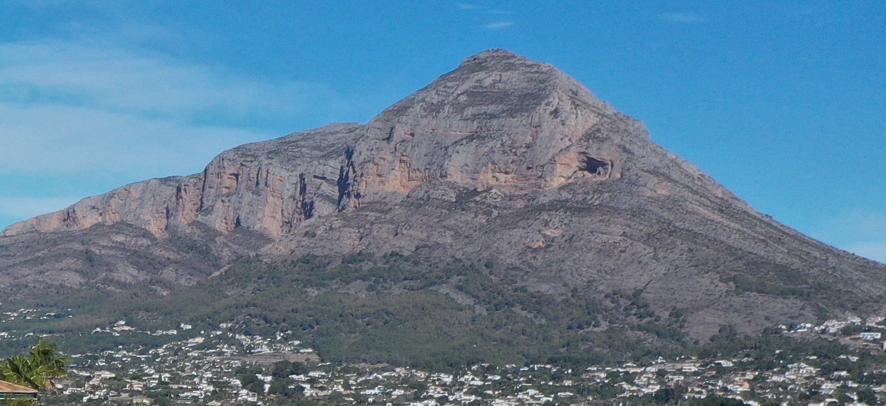 De Montgó boven Jávea, de berg die het landschap van de Costa Blanca bepaalt